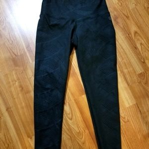 ABS2BFITNESS black textured leggings L scrunch